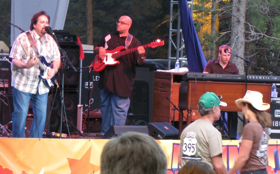 Bluesapalooza dancing, sporting the 395 IPA shirt